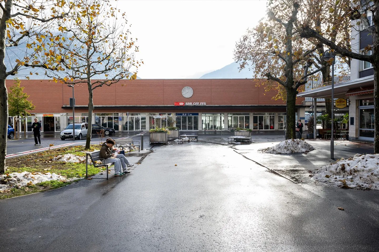 Superficie di vendita di 171 m2, idealmente situata presso la stazione ferroviaria di Sierre - Foto 2 di 4