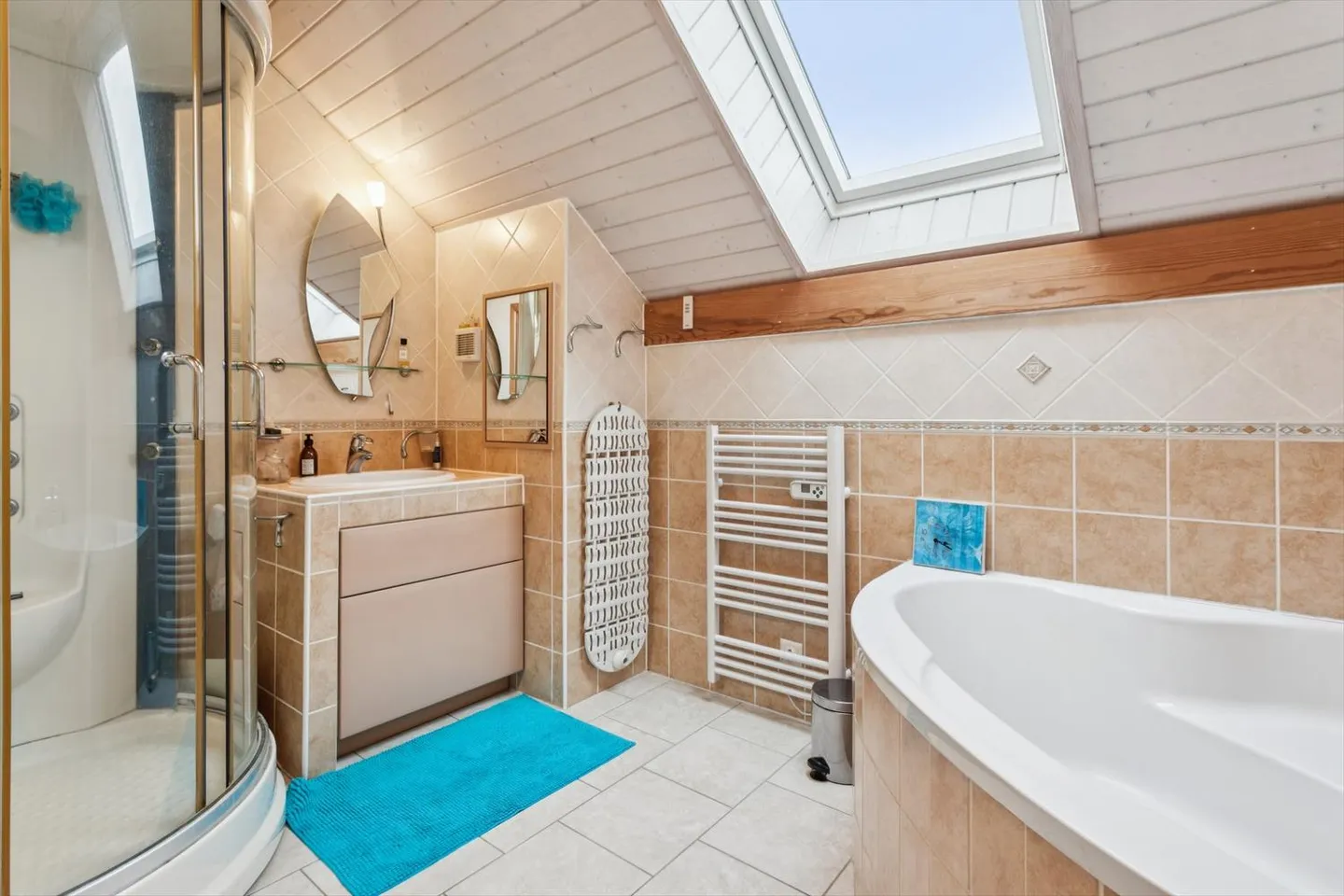 Wunderschöne Familienvilla mit Pool - Foto 11 von 13