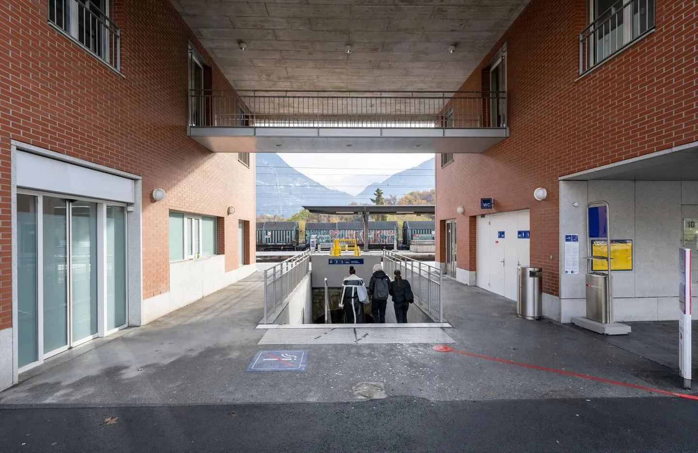 Superficie di vendita di 171 m2, idealmente situata presso la stazione ferroviaria di Sierre - Foto 3 di 4