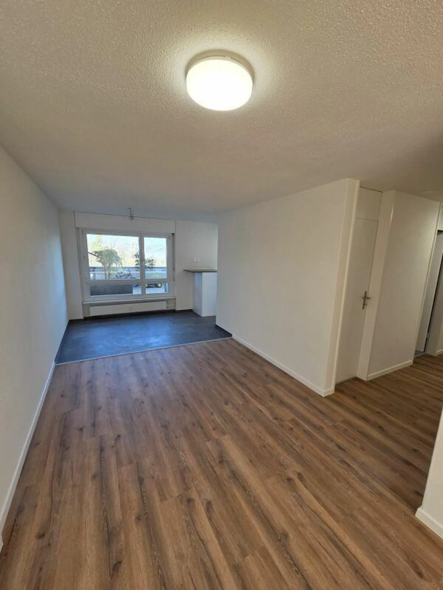 Nuovamente ristrutturato con vista lago e area salotto in giardino! - Foto 5 di 13