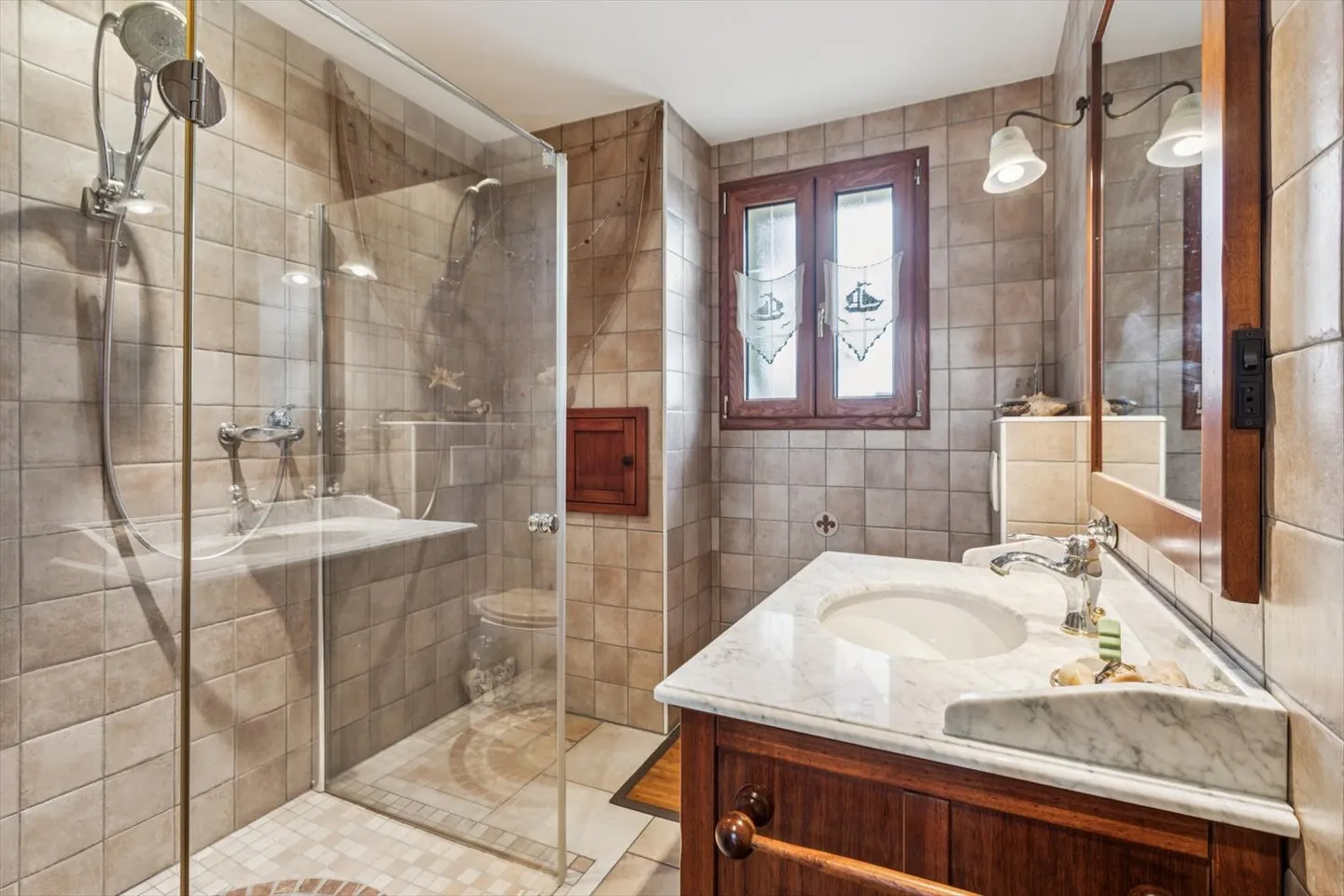 Wunderschöne Familienvilla mit Pool - Foto 10 von 13