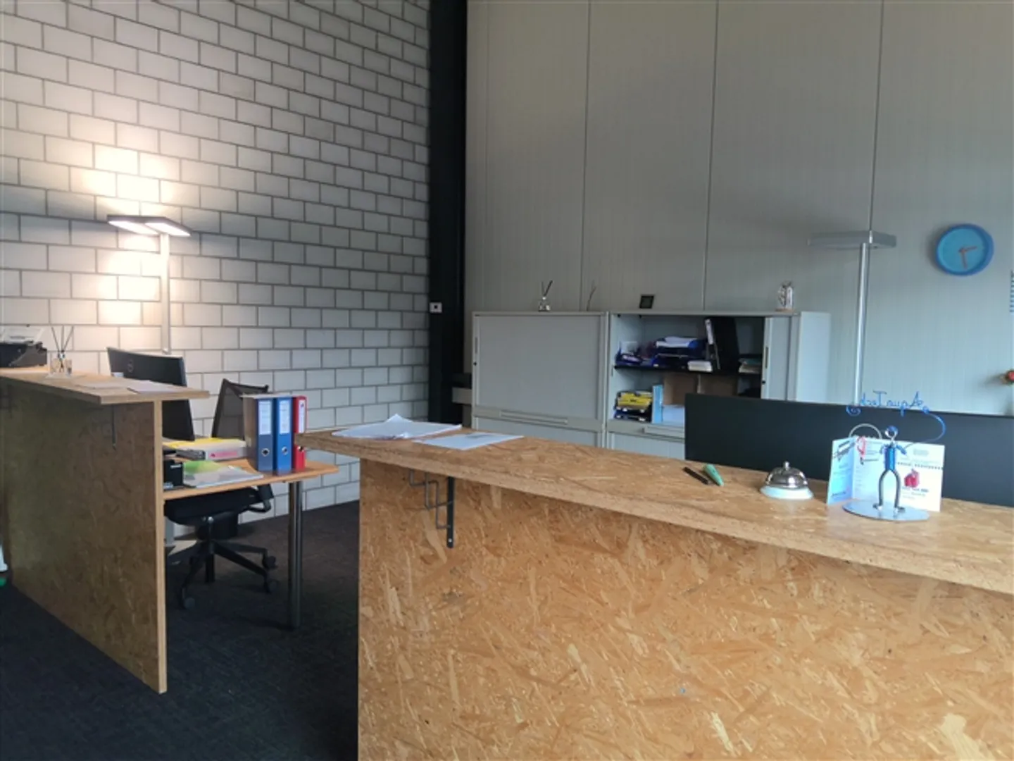 Spazio commerciale e amministrativo di circa 530 m², distribuito su 3 livelli - Foto 2 di 9