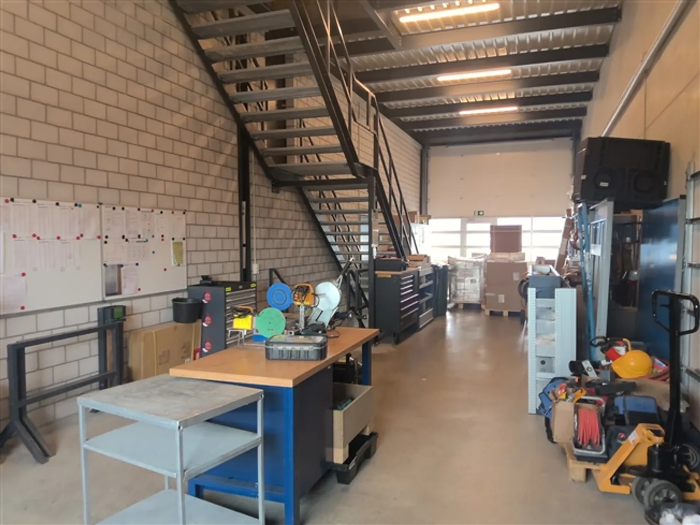 Spazio commerciale e amministrativo di circa 530 m², distribuito su 3 livelli - Foto 4 di 9