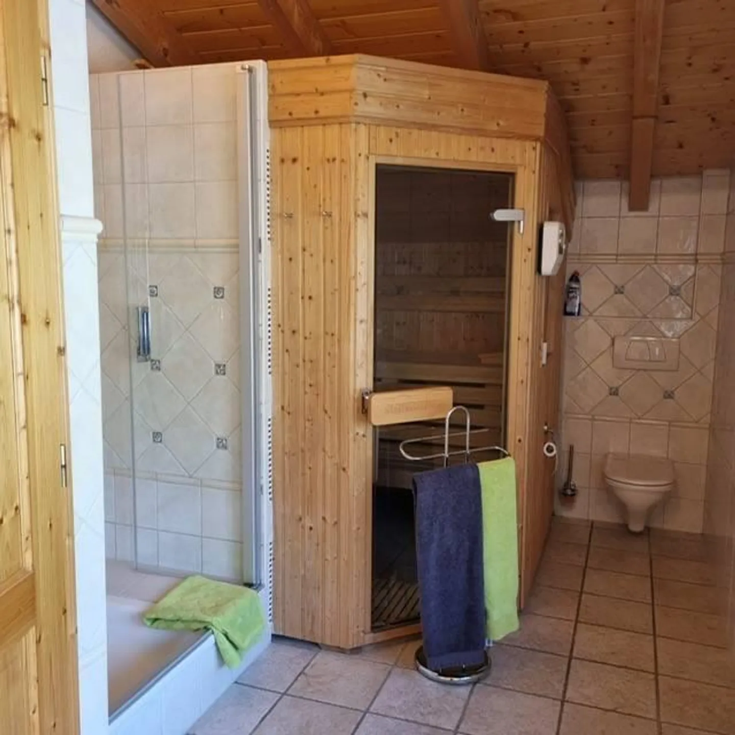 Chalet incantevole vicino al centro di Crans con sauna e giardino - Foto 11 di 13