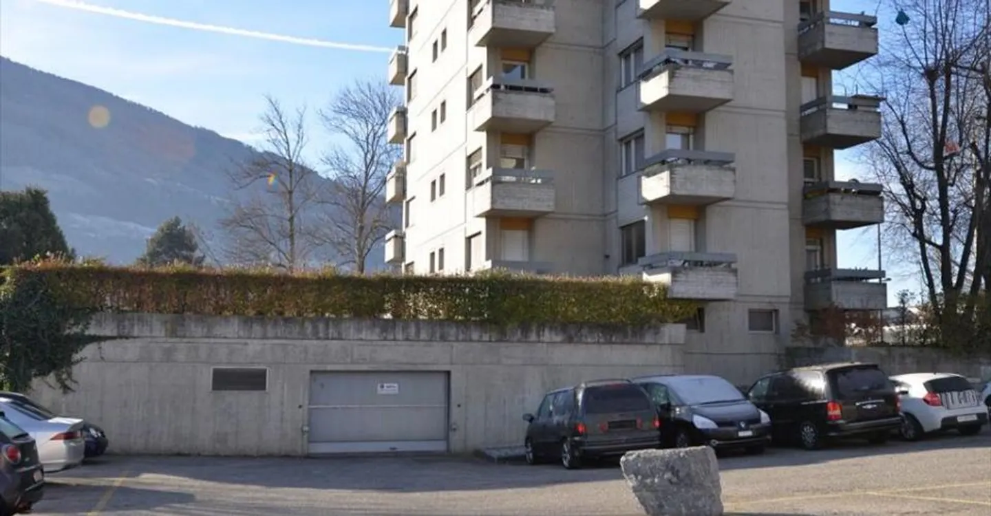 Near the city center, parking spaces in underground car park - Photo 3 of 3