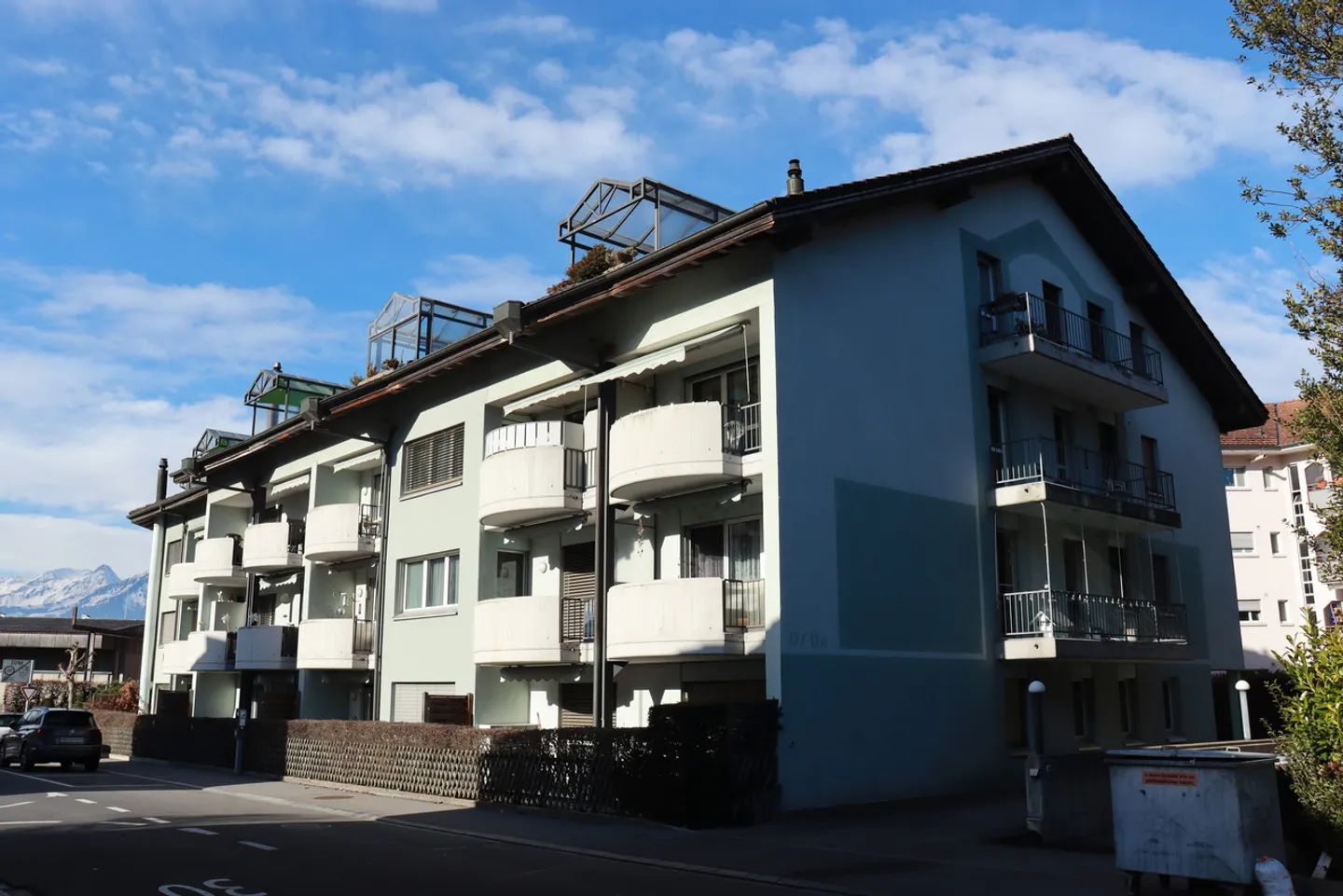 Charming 3.5-room apartment with parking space in Interlaken! - Photo 1 of 7