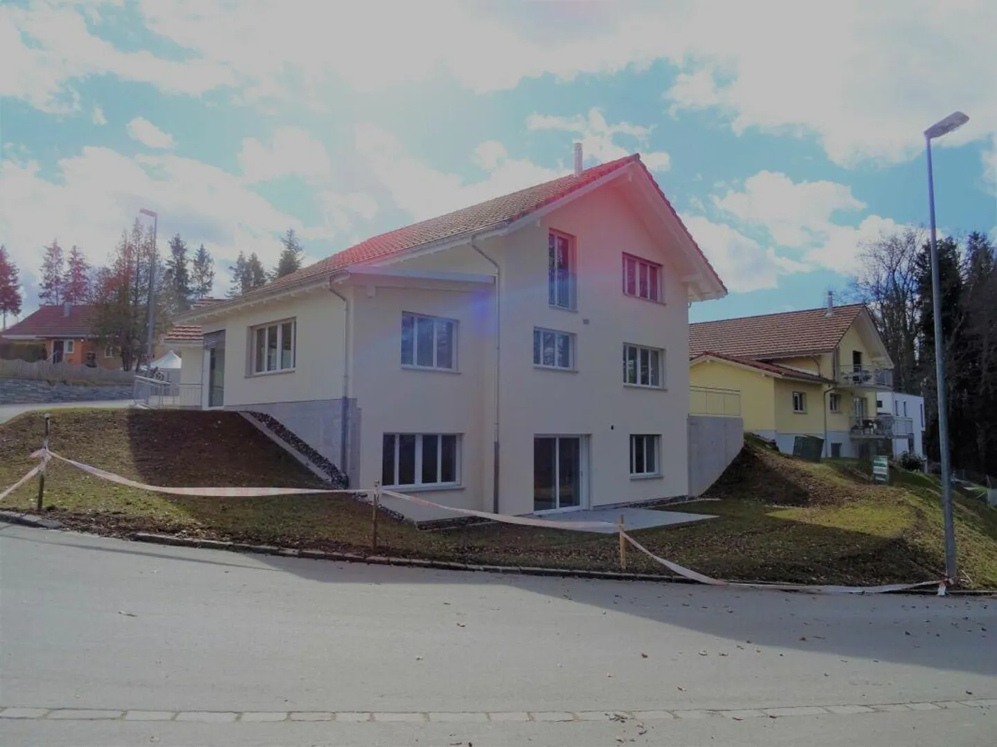 In affitto dal 1 settembre 2026; appartamento di 3,5 locali in una casa bifamiliare a Lütisburg - Foto 1 di 7