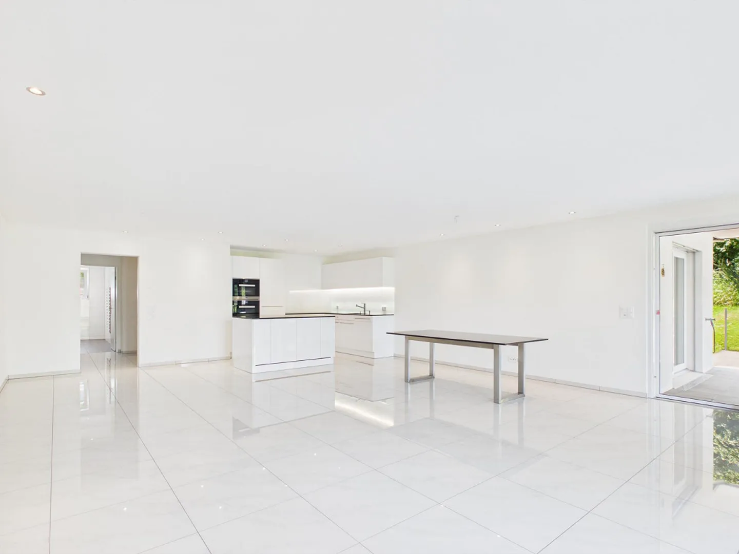 Luxurious garden apartment with large seating area in Stein am Rhein - Photo 1 of 15