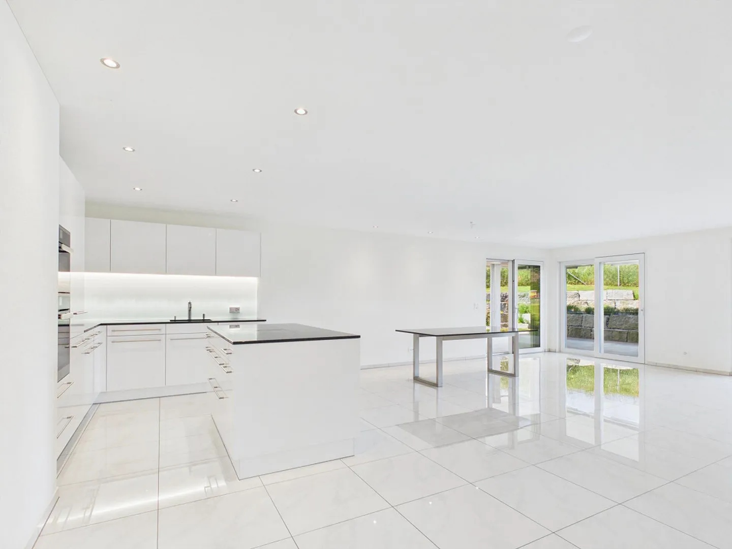 Luxurious garden apartment with large seating area in Stein am Rhein - Photo 2 of 15