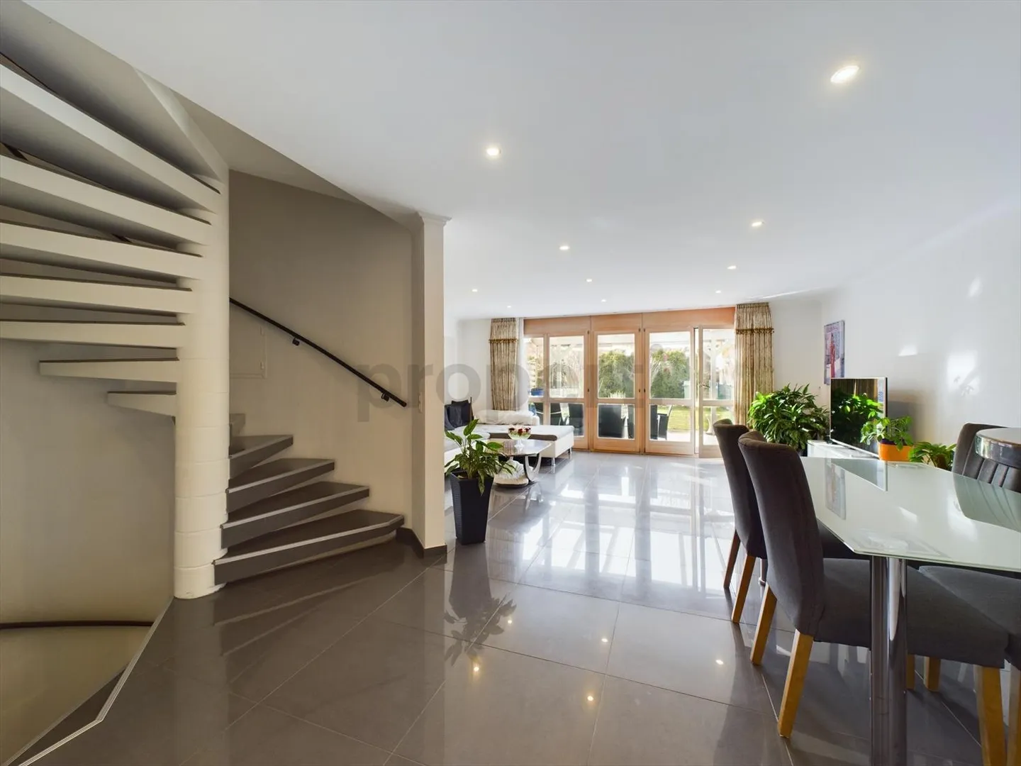 Terraced House 5.5 Rooms - Photo 2 of 12