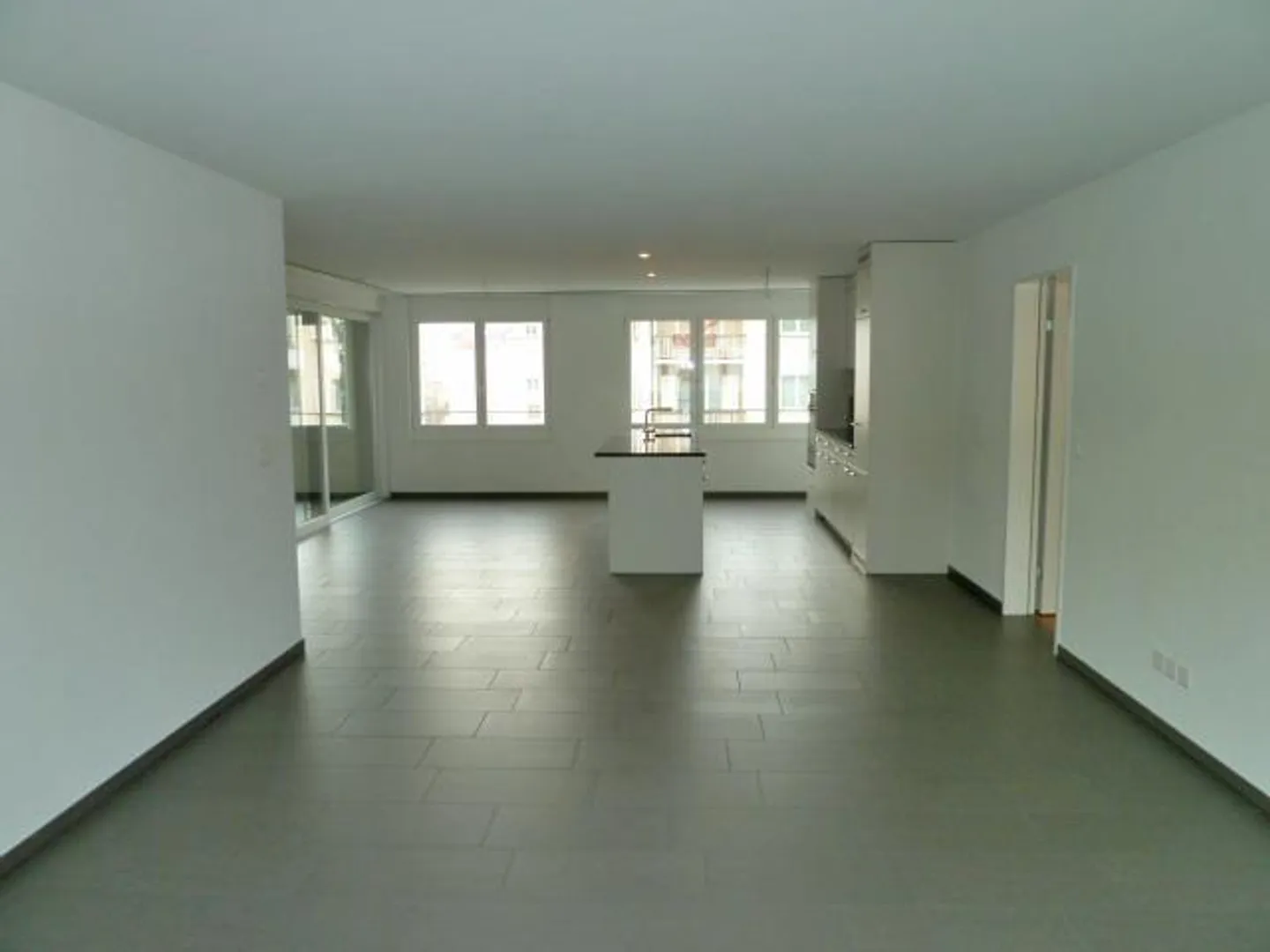 Moderne 4.5 Zimmer-Wohnung - Foto 3 von 12