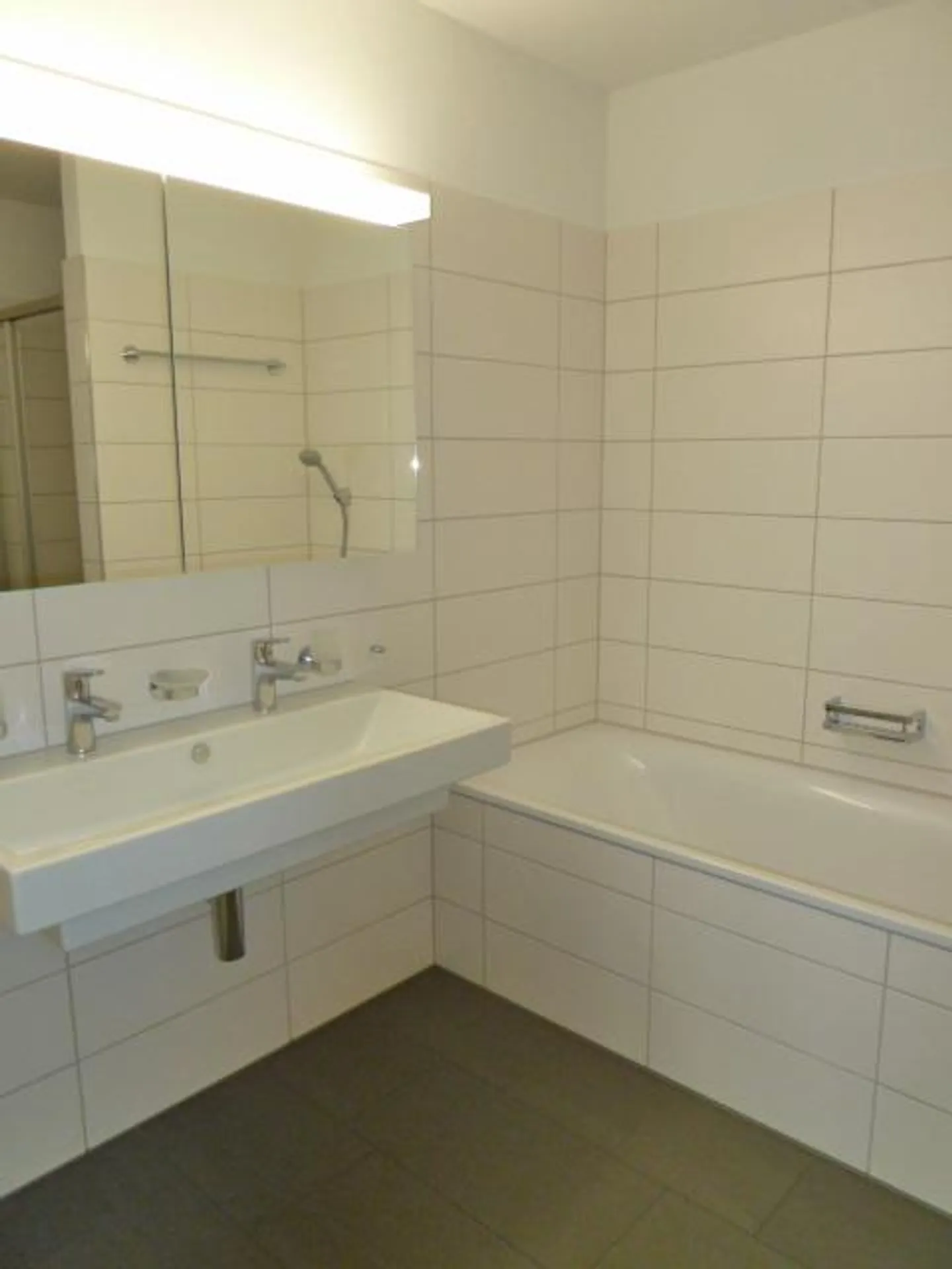 Moderne 4.5 Zimmer-Wohnung - Foto 5 von 12