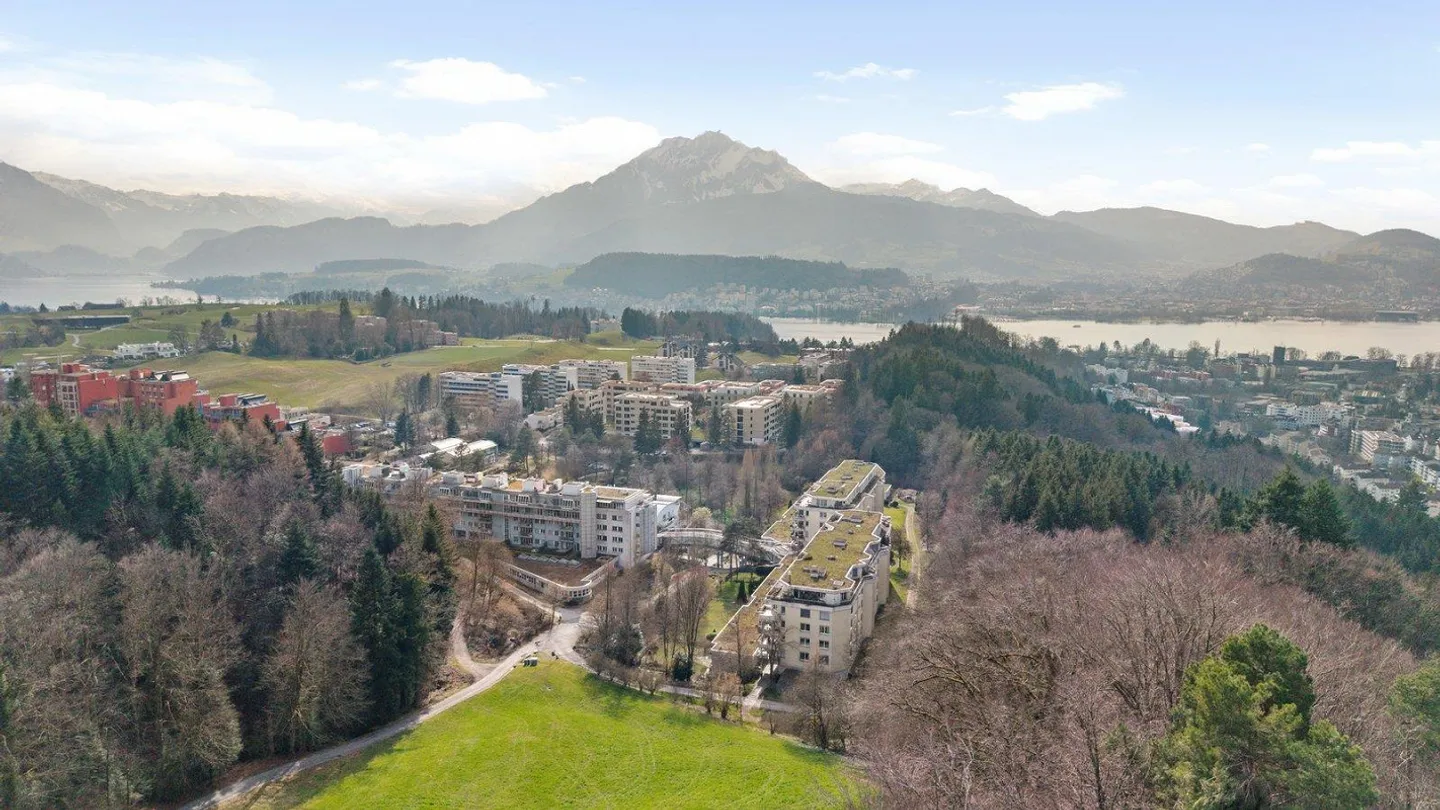 AgentSelly - Living in an exclusive location with a view - Photo 12 of 13
