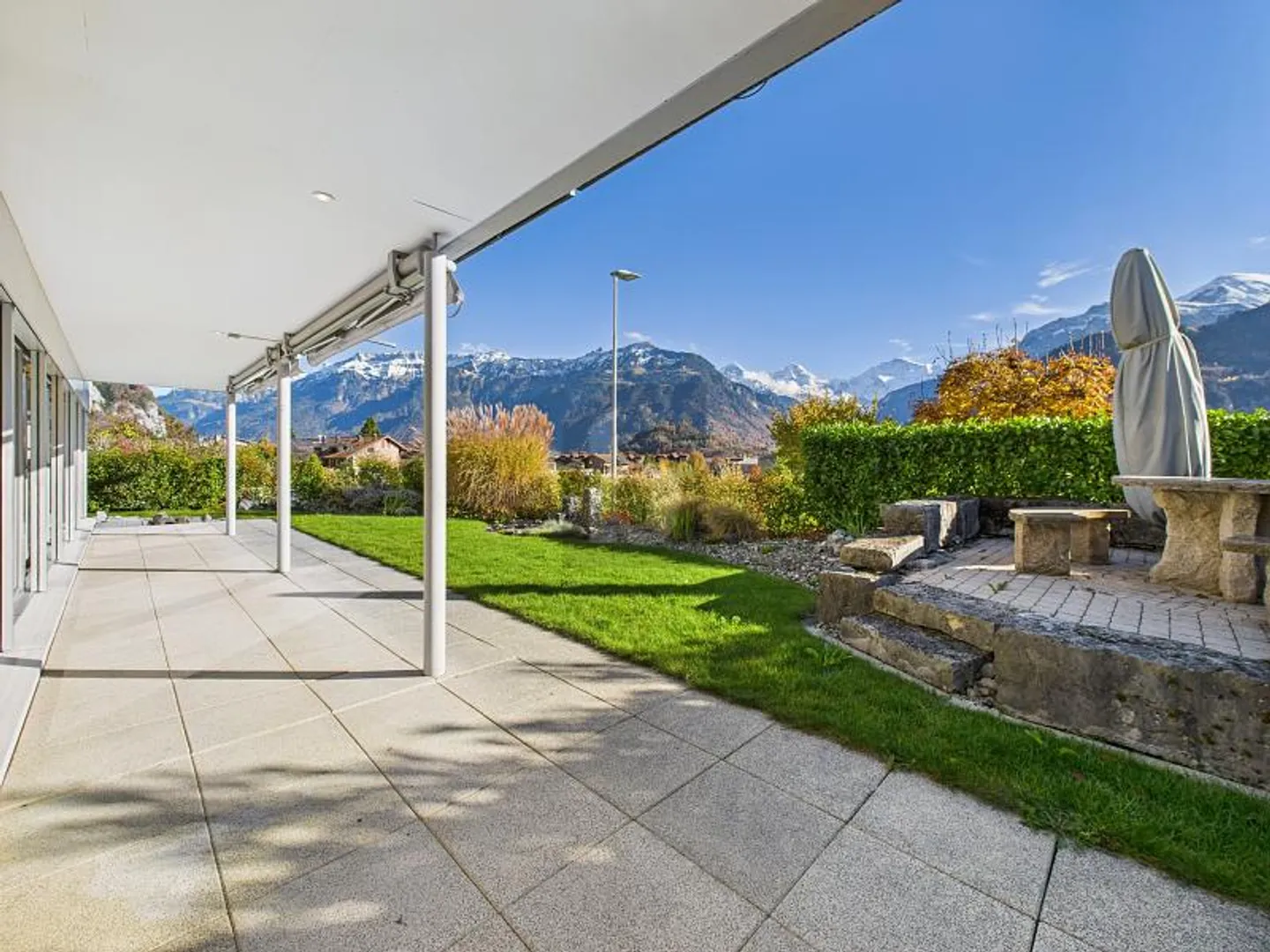 Incantevole con vista sulla catena montuosa delle Alpi - Foto 1 di 6