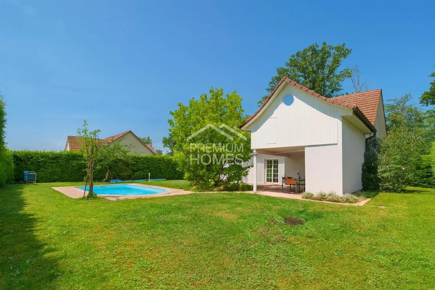 Stilvolles Einfamilienhaus mit Pool - Foto 9 von 10