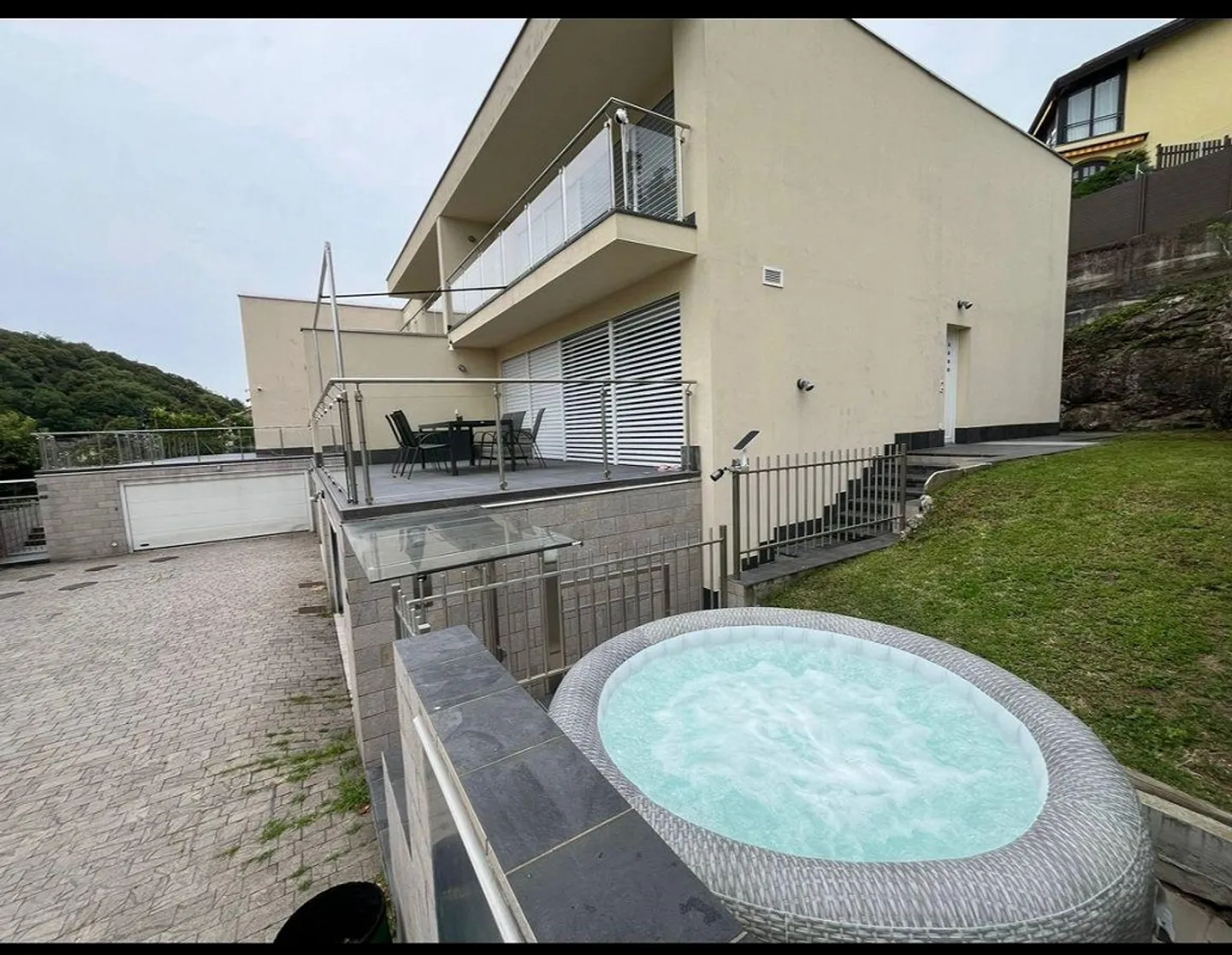 Moderne Einfamilienhaus in Arzo - Foto 2 von 5