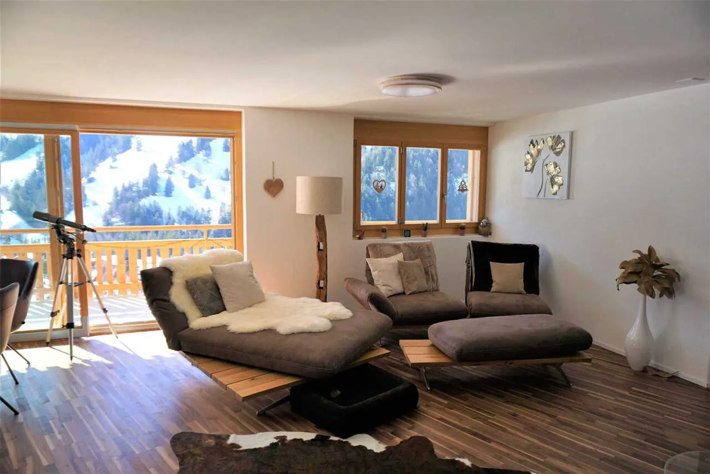 4.5-Room Apartment with Panoramic View in Kiental - Photo 1 of 13