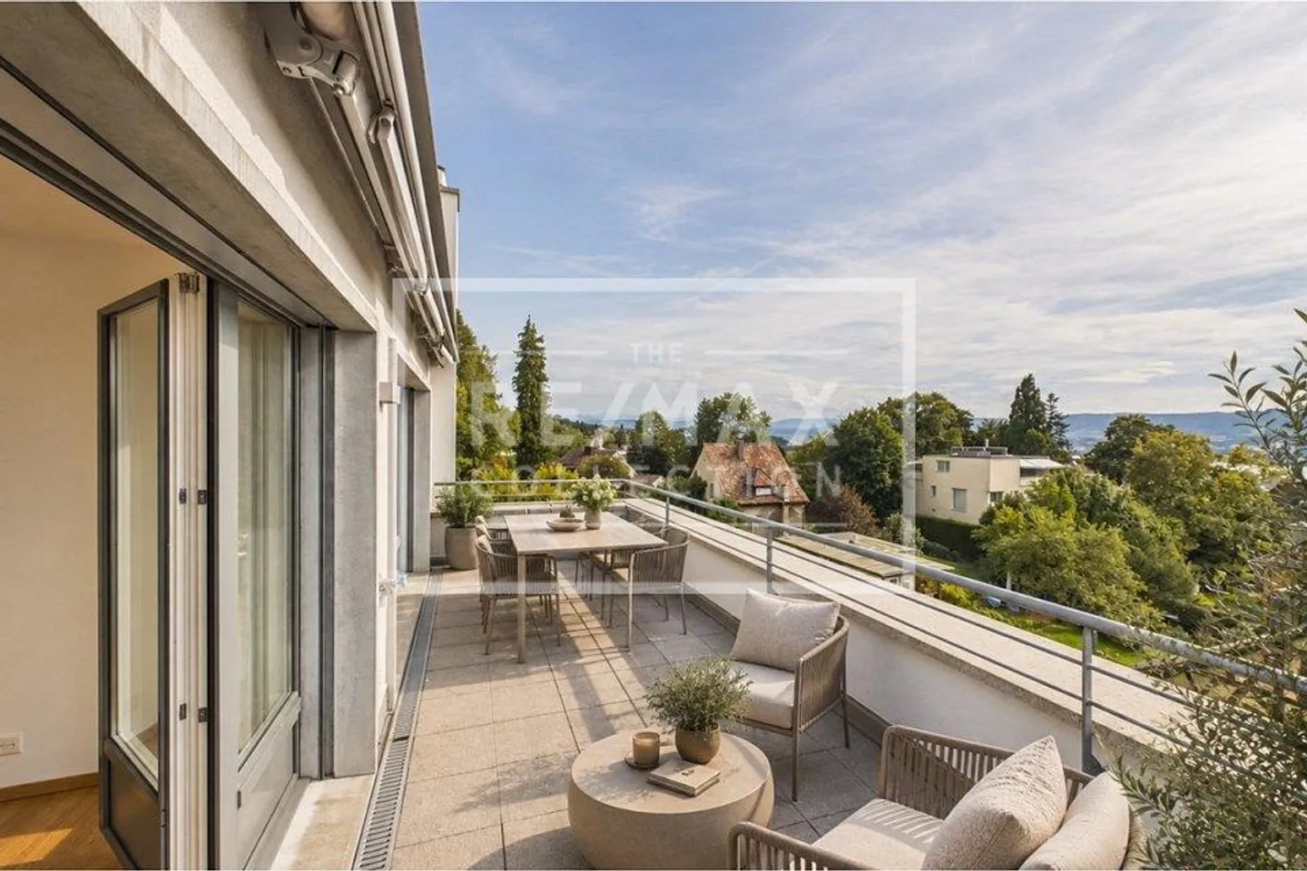 Appartamento attico di 2,5 stanze e studio aggiuntivo sul Zurichberg - Foto 1 di 13