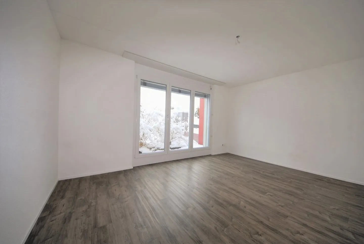Central et pourtant calme : bel appartement de 2,5 pièces à louer - Photo 3 sur 5