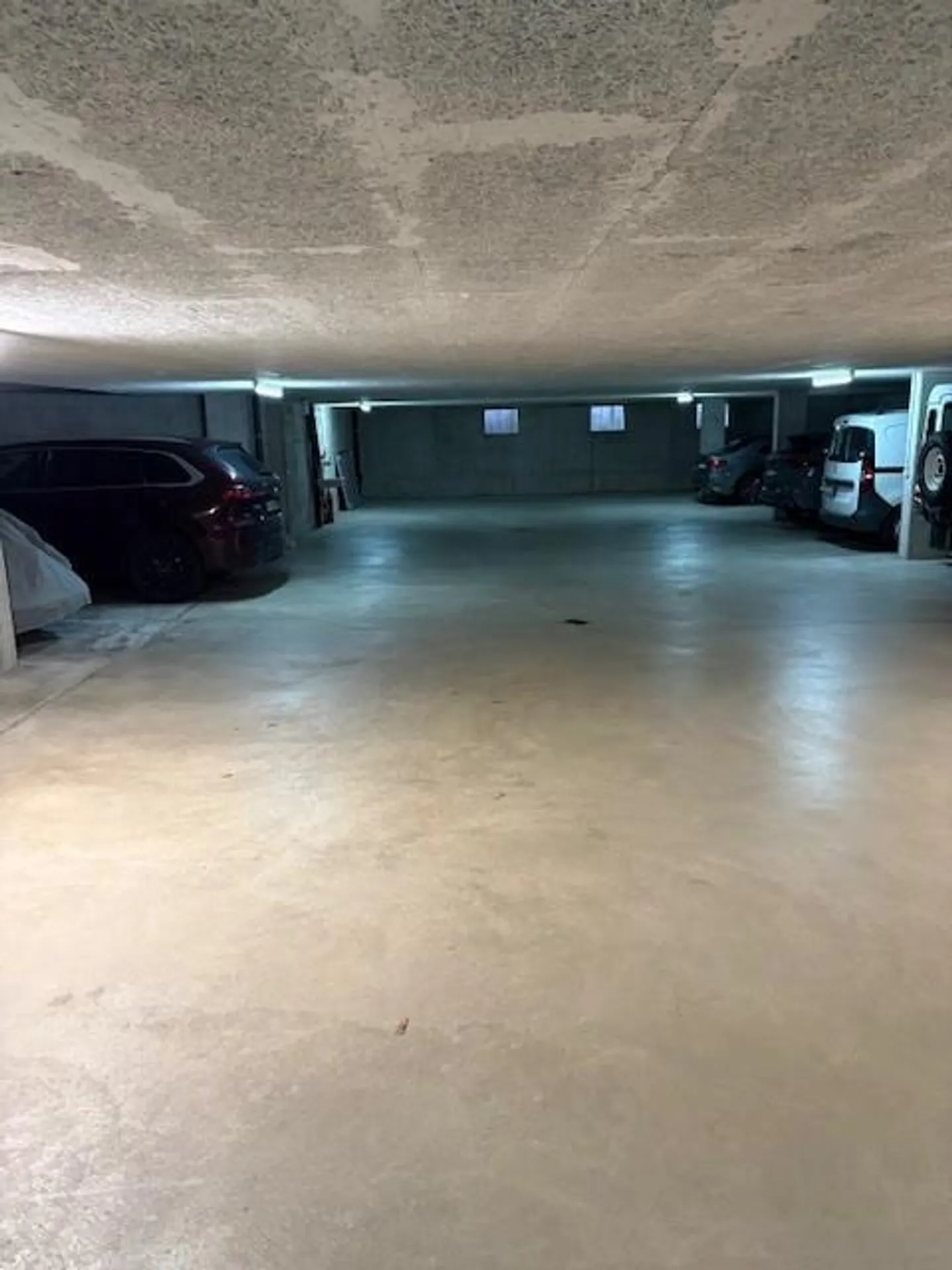 Places de parking à louer - Photo 1 sur 2