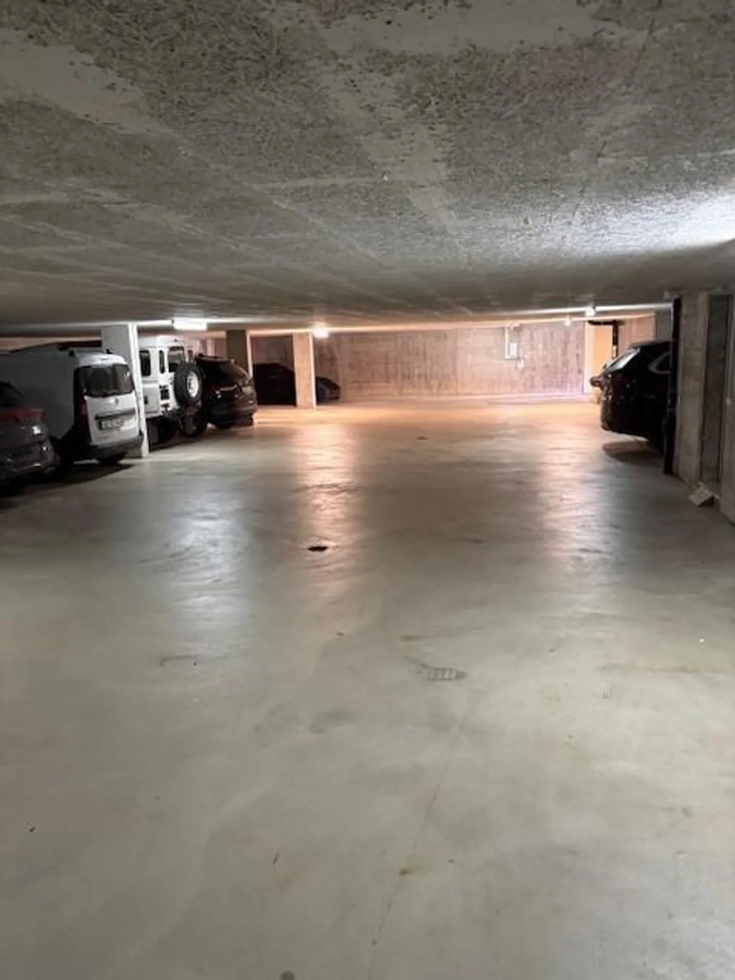 Places de parking à louer - Photo 2 sur 2