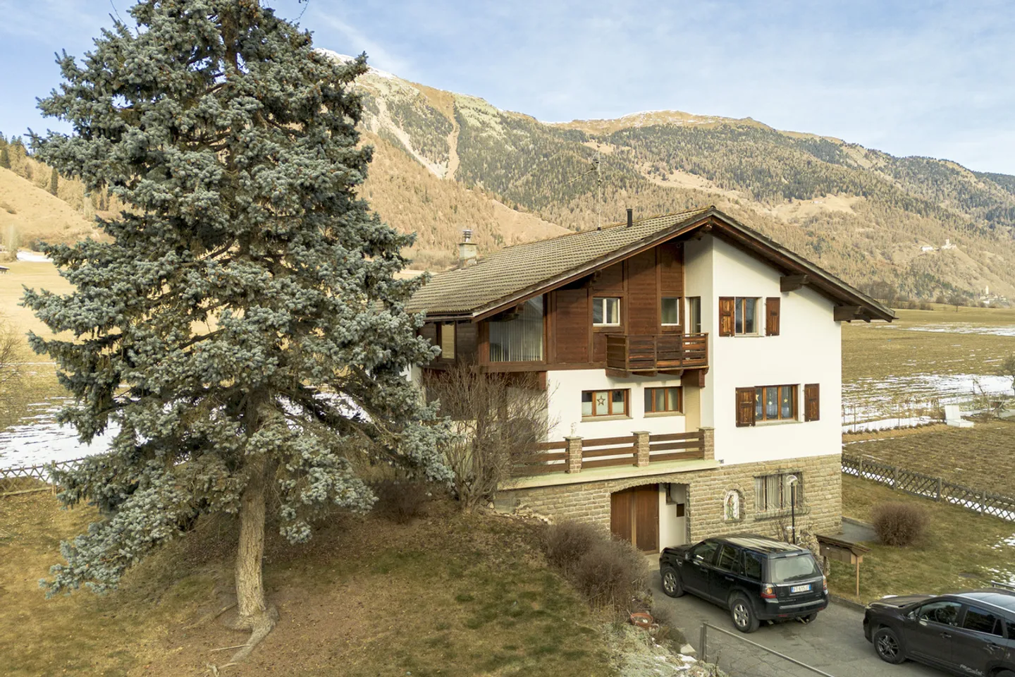 Ideal as a family house or for living and renting - Photo 1 of 6