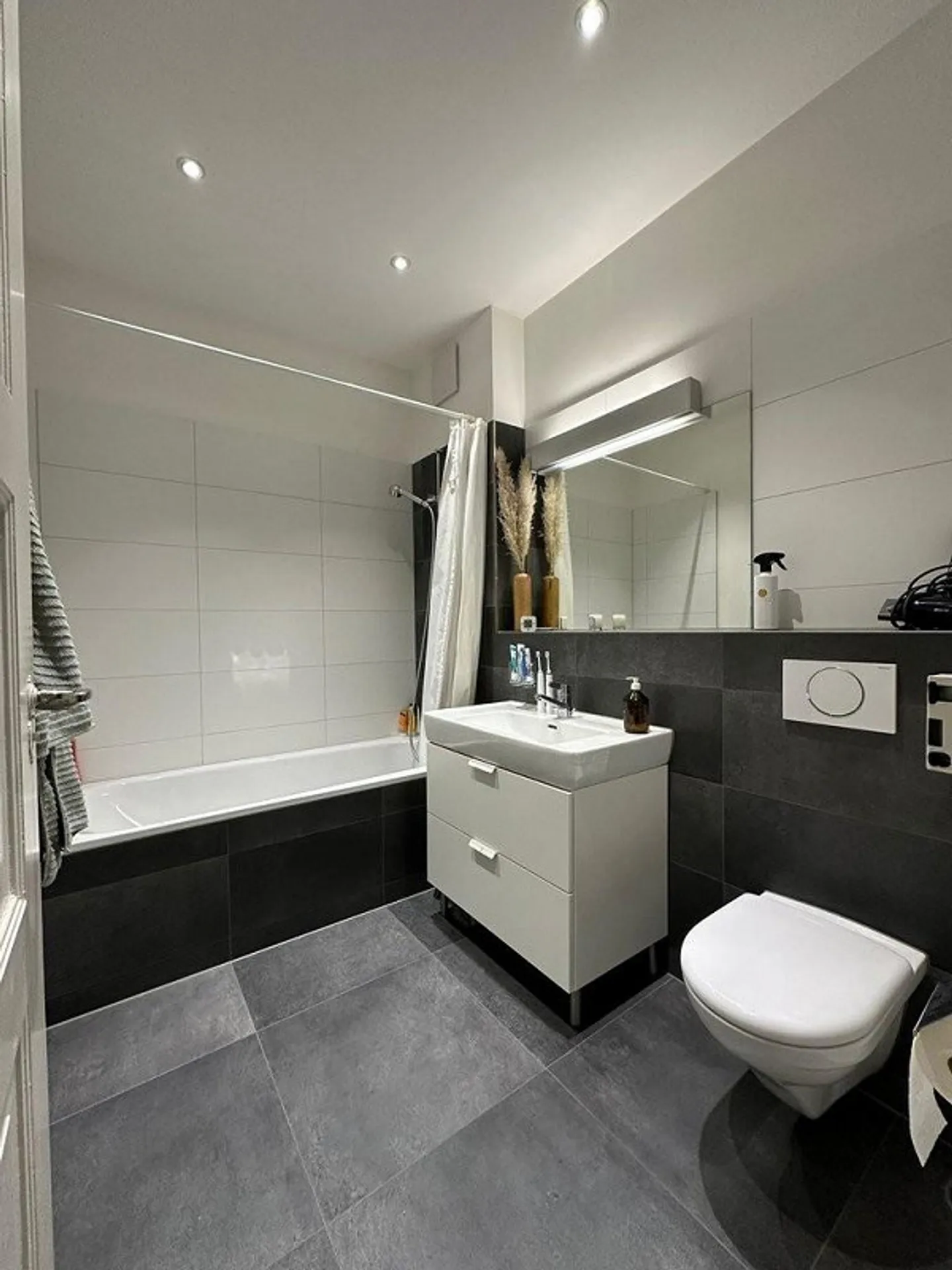 Dream old building apartment - Photo 8 of 11
