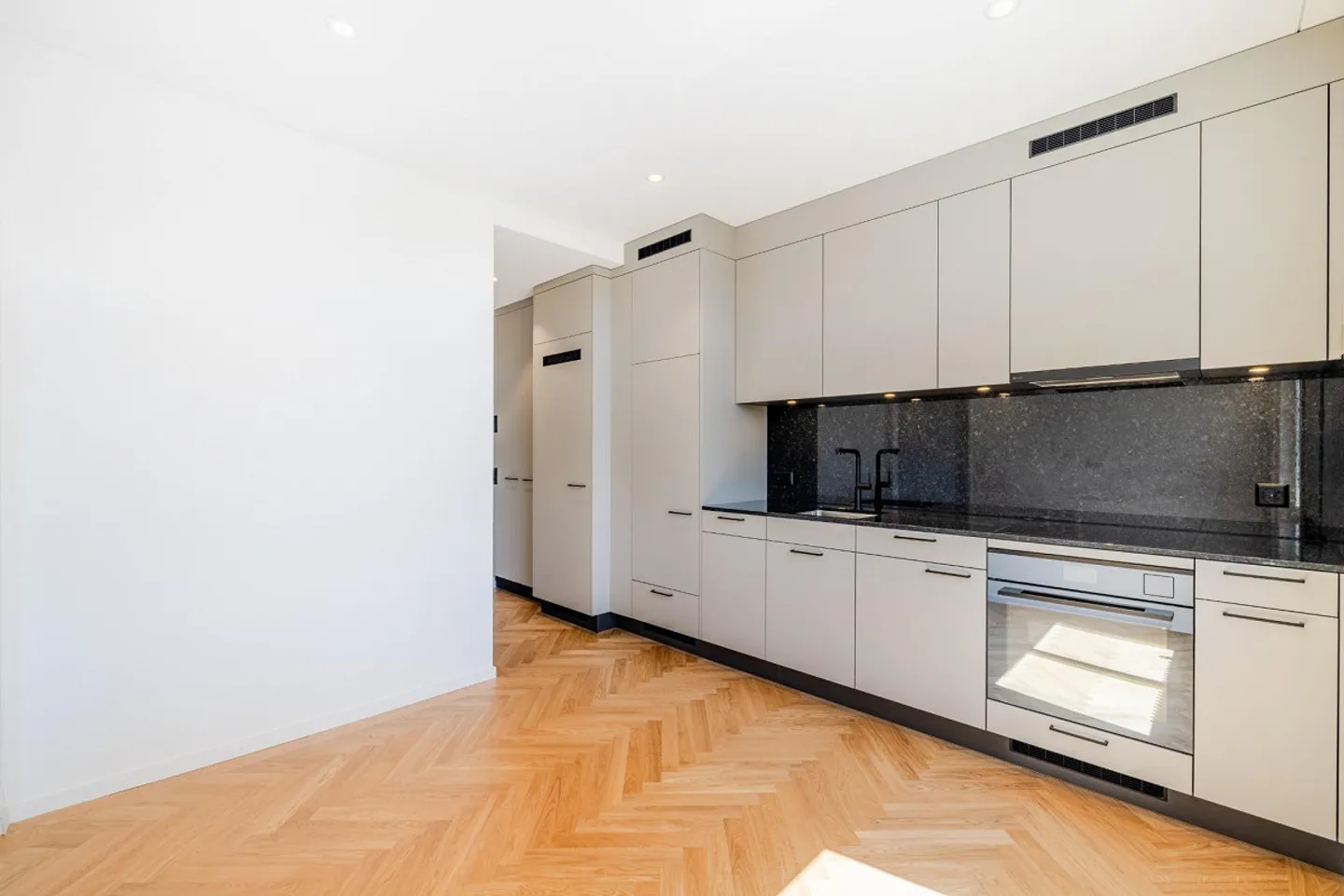 Stylishly renovated apartment with balcony & herringbone parquet - Photo 1 of 8