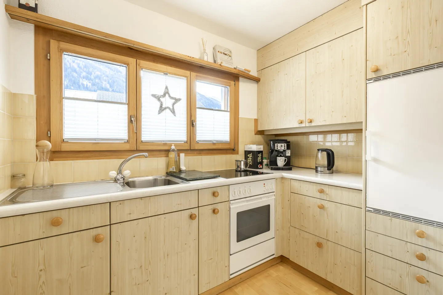 Ideal as a family house or for living and renting - Photo 3 of 6