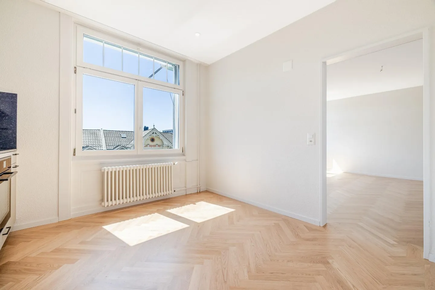 Stylishly renovated apartment with balcony & herringbone parquet - Photo 4 of 8