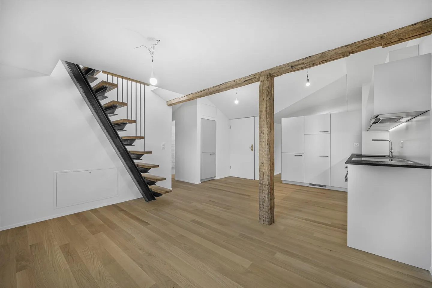 Ein Bijou in der «Zugerrose» – Dachwohnung mit Seeblick & Charakter - Foto 7 von 15