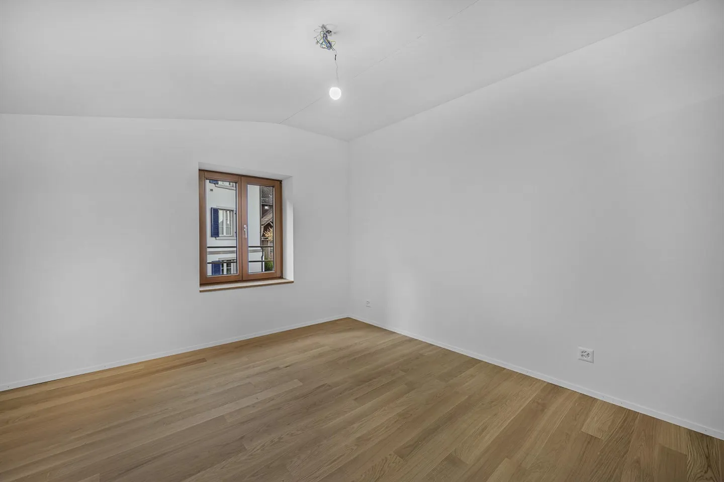 Ein Bijou in der «Zugerrose» – Dachwohnung mit Seeblick & Charakter - Foto 8 von 15