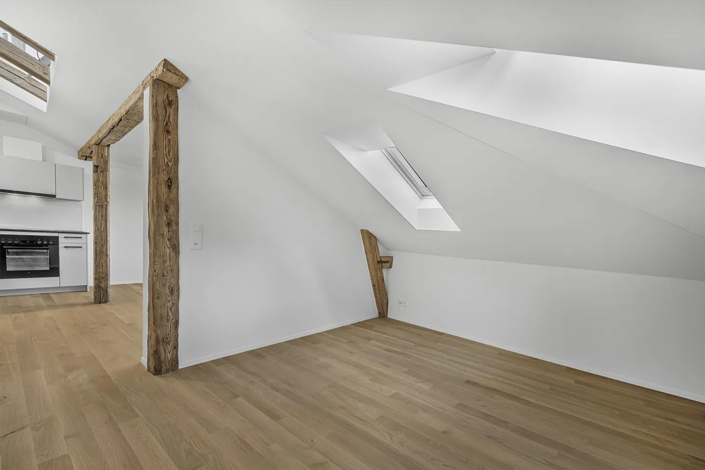 Ein Bijou in der «Zugerrose» – Dachwohnung mit Seeblick & Charakter - Foto 9 von 15
