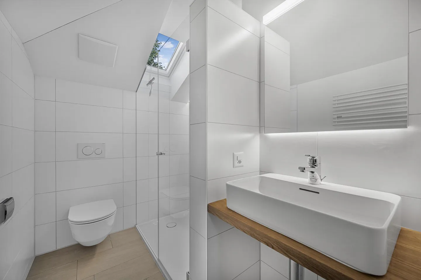 Ein Bijou in der «Zugerrose» – Dachwohnung mit Seeblick & Charakter - Foto 12 von 15