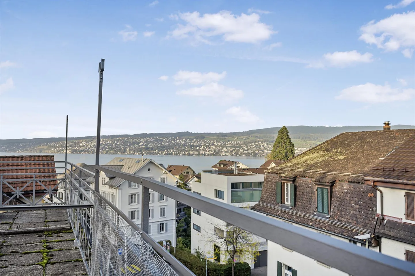 Ein Bijou in der «Zugerrose» – Dachwohnung mit Seeblick & Charakter - Foto 14 von 15