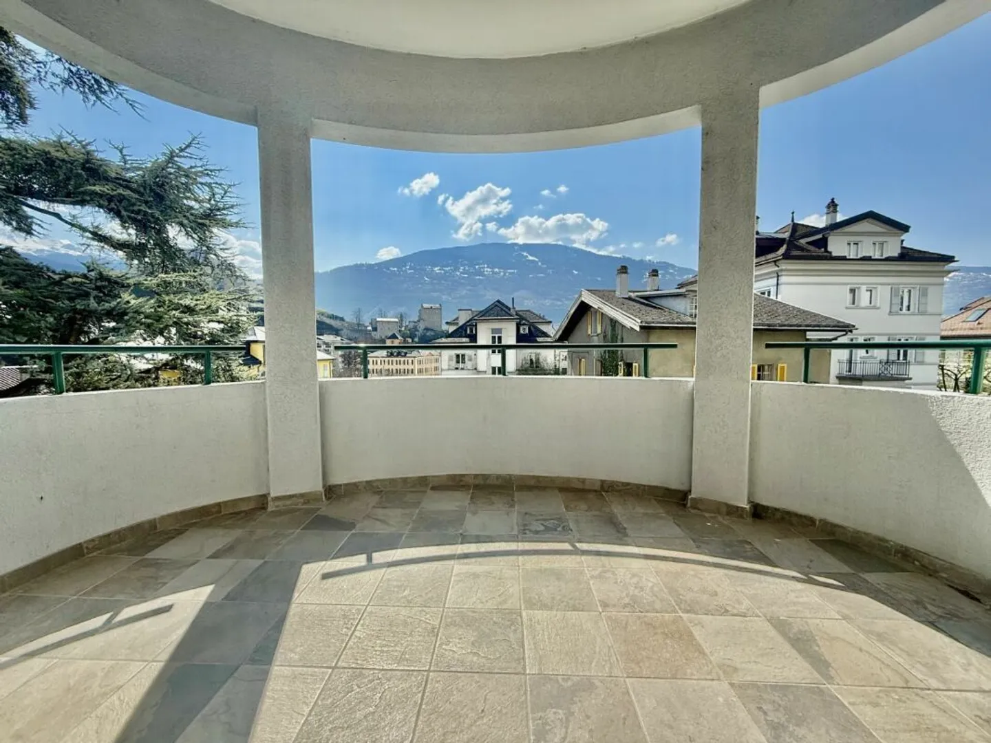 Geräumige 5½-Zimmer-Wohnung in Sion - Foto 1 von 8