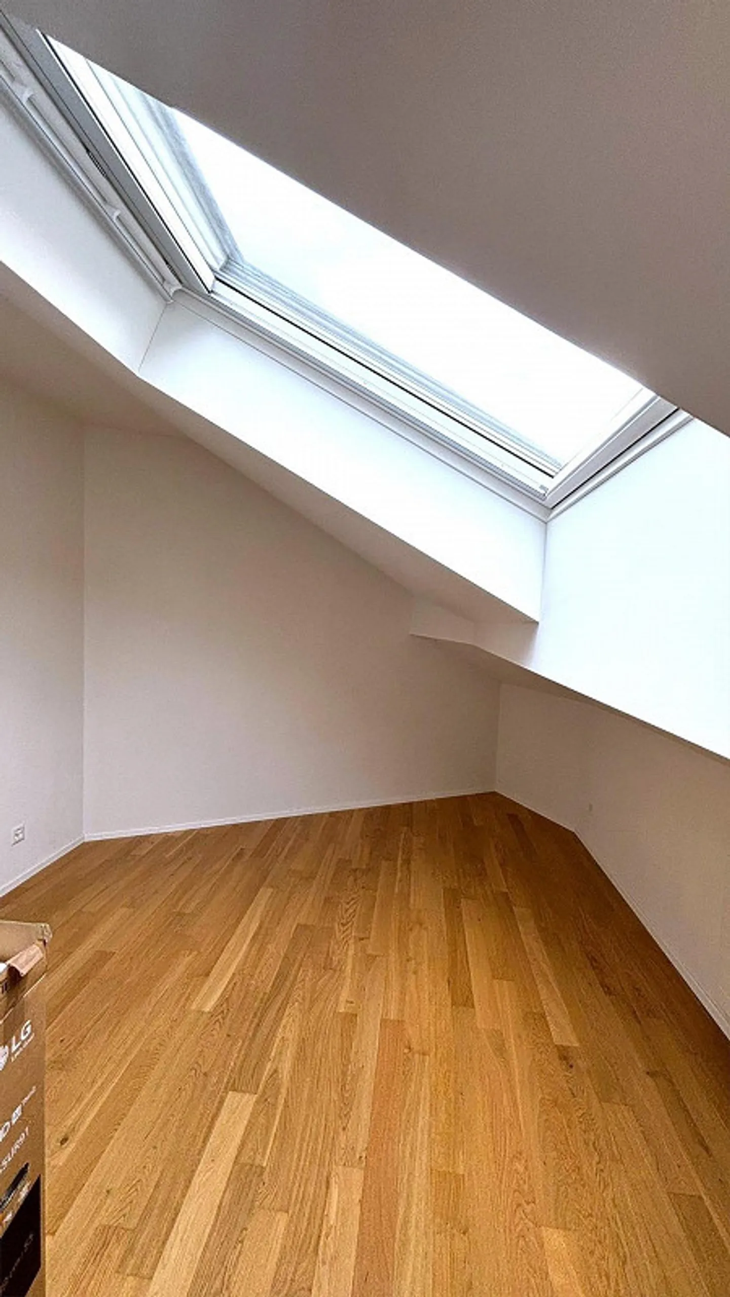 Appartamento mansardato di 2,5 stanze con balcone e lavatrice/asciugatrice privata - Foto 12 di 14