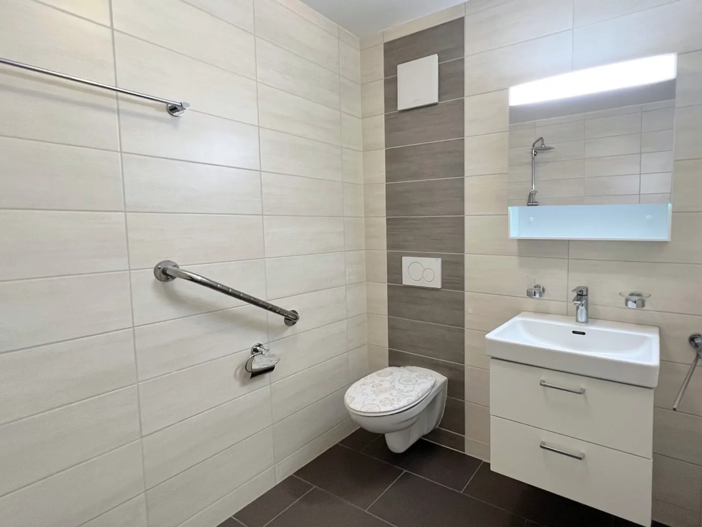 Appartamento moderno con 3 stanze e balcone - Foto 8 di 11