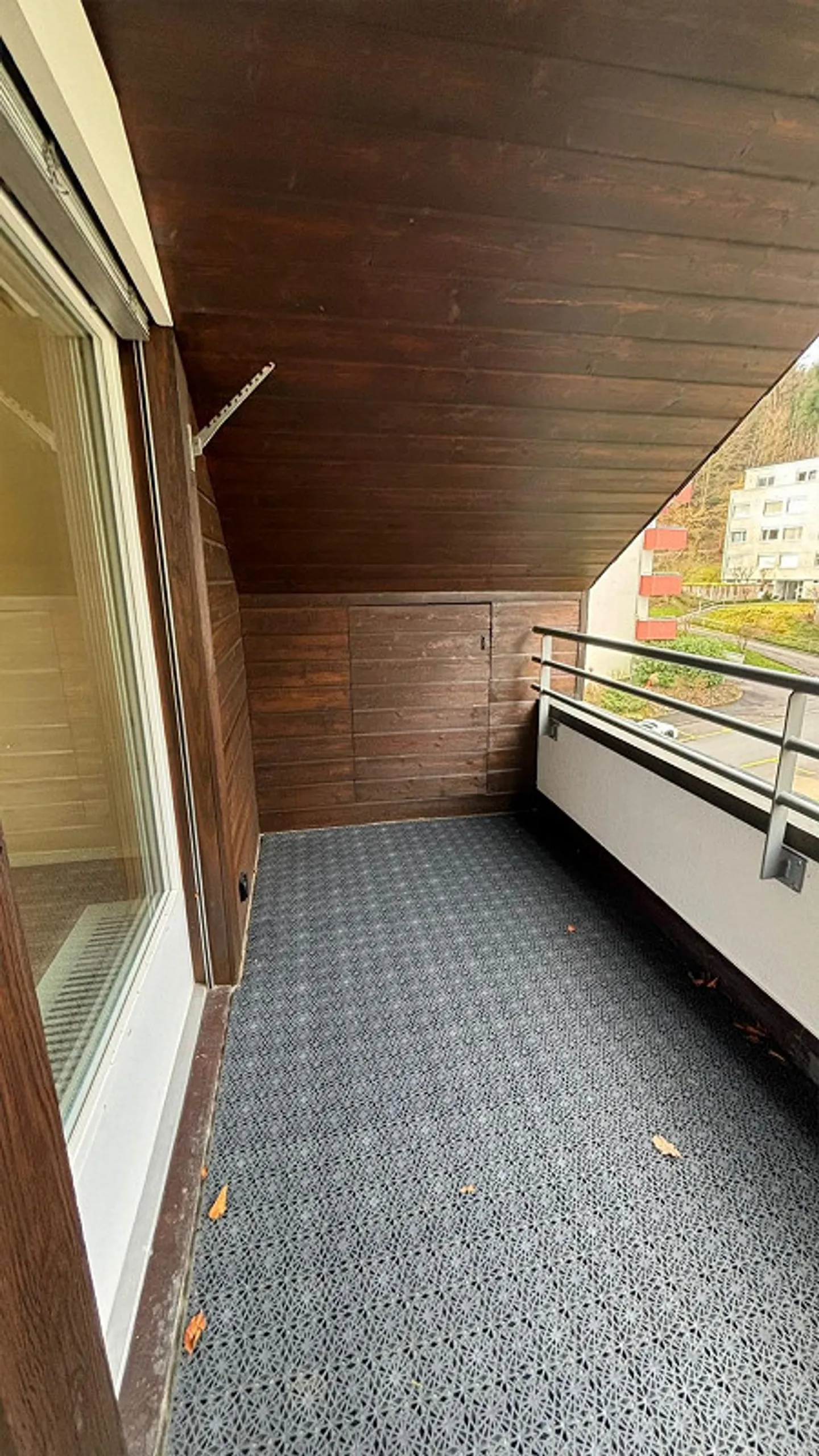 Appartamento mansardato di 2,5 stanze con balcone e lavatrice/asciugatrice privata - Foto 13 di 14