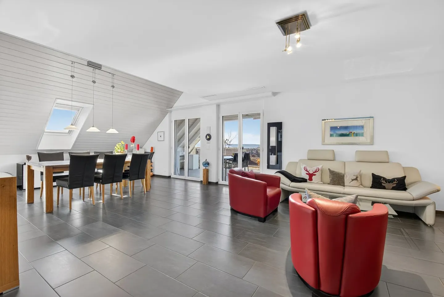 RESERVIERT Moderne 5.5-Zimmer-Maisonette-Wohnung mit unverbaubarer Sicht - Photo 3 sur 13