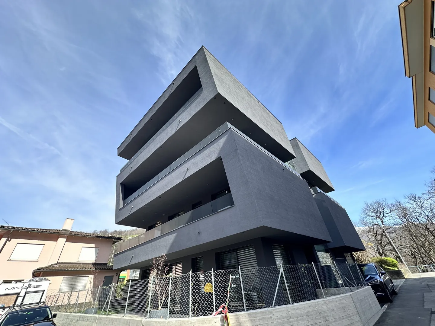 SPACIOUS AND MODERN 2.5 ROOMS WITH LARGE TERRACE IN CANOBBIO - Photo 8 of 10