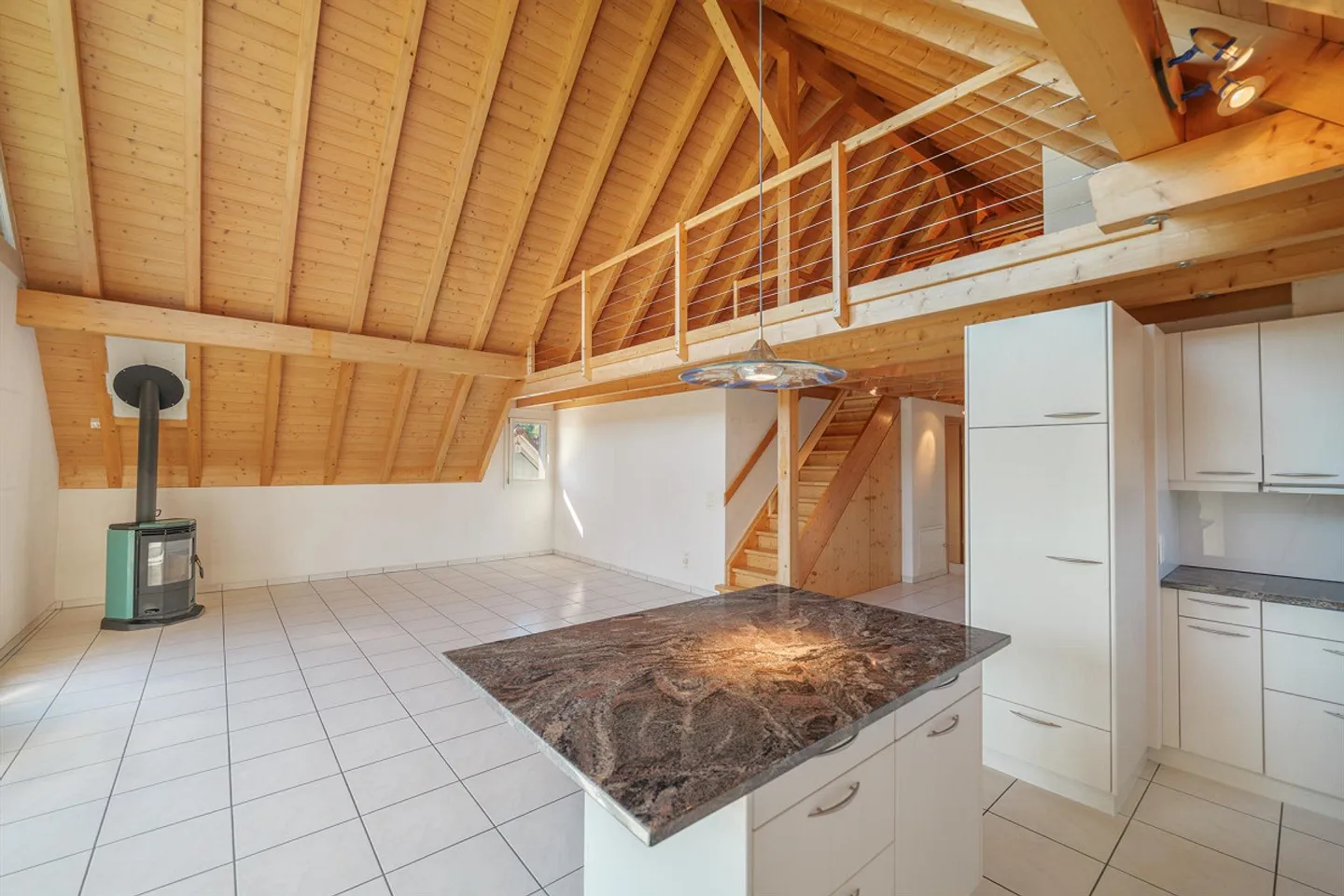 Geräumige Maisonette mit Galerie - Foto 1 von 21