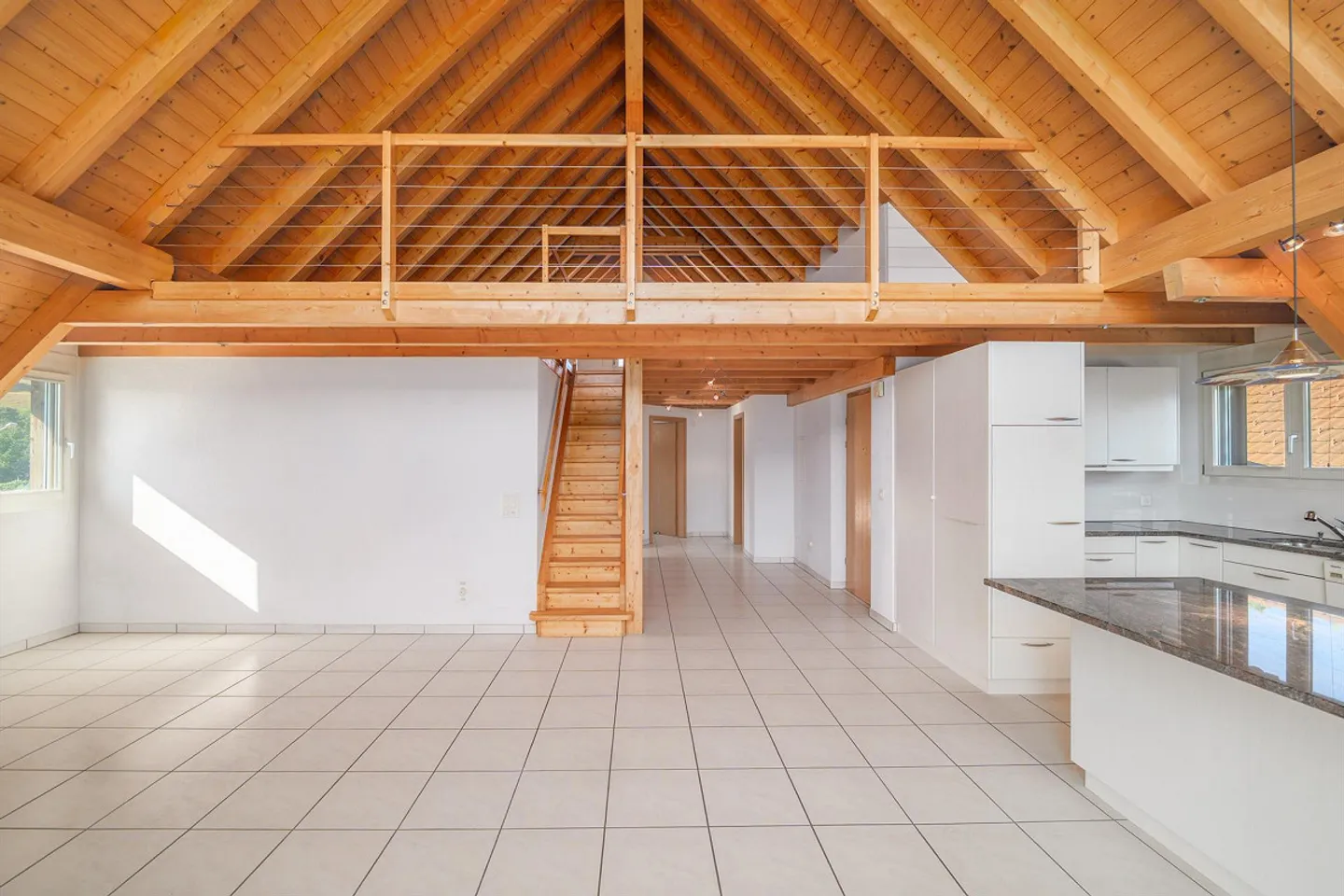 Geräumige Maisonette mit Galerie - Foto 2 von 21