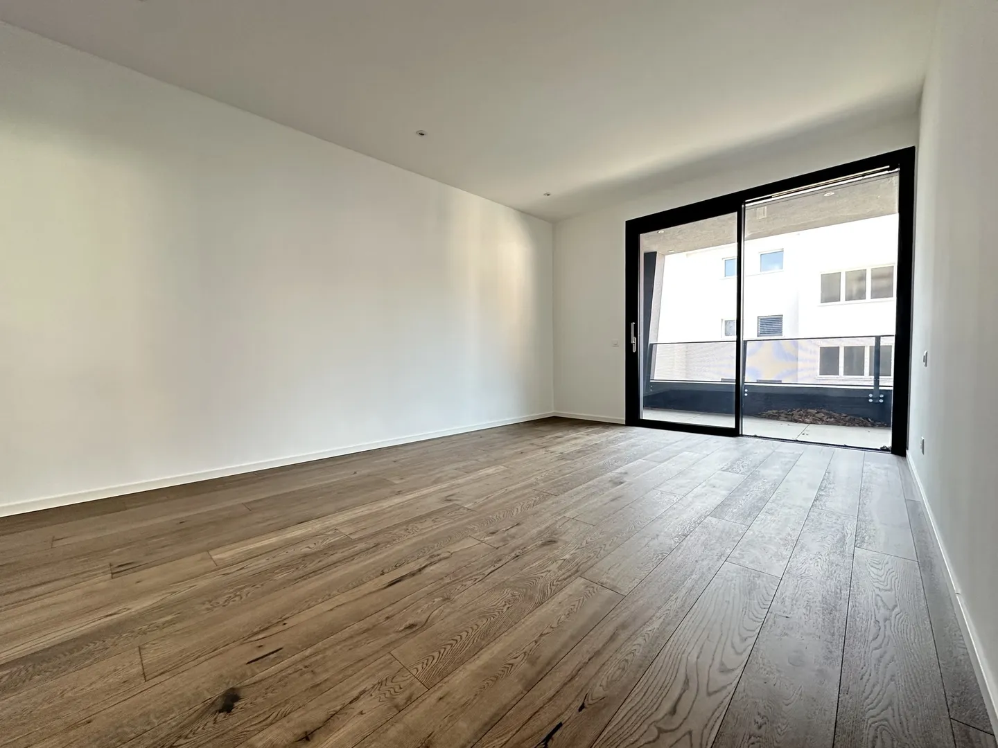 SPACIOUS AND MODERN 2.5 ROOMS WITH LARGE TERRACE IN CANOBBIO - Photo 5 of 10