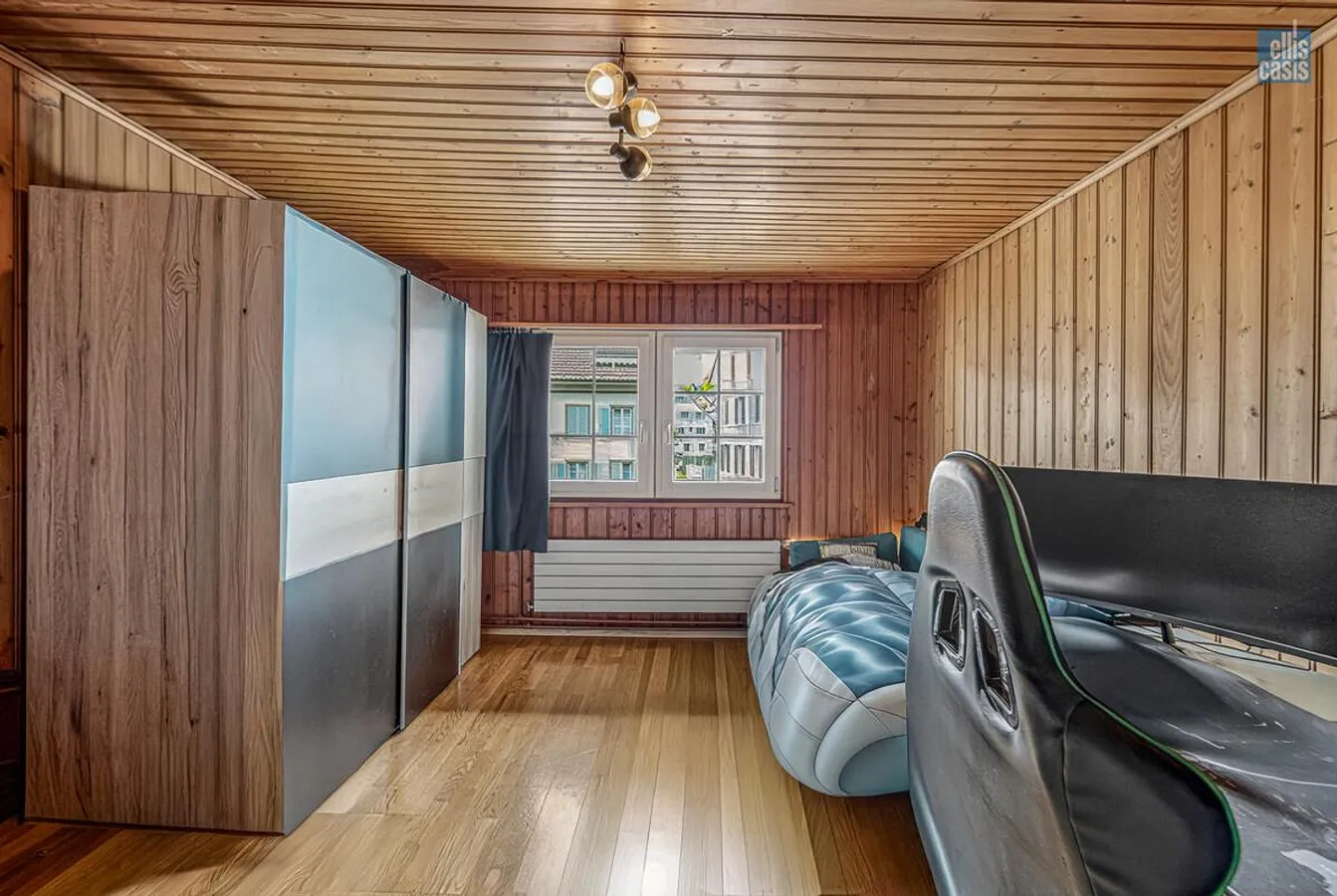 Well-maintained multi-family house with underground garage in the village center! - Photo 7 of 36