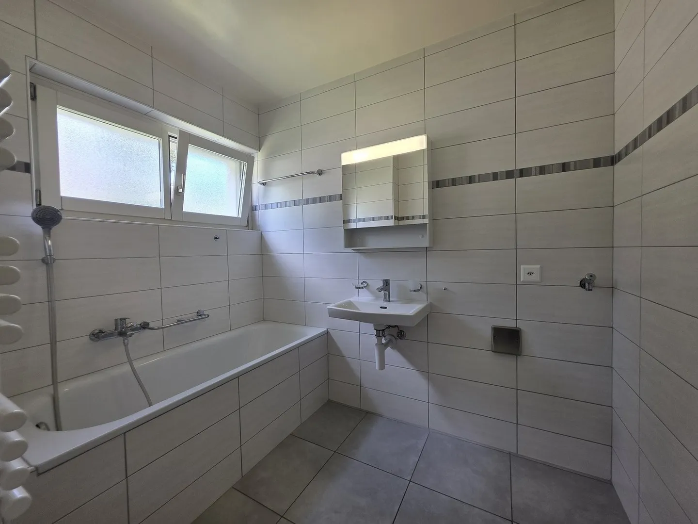 BEL APPARTAMENTO RISTRUTTURATO CON BALCONE - Foto 6 di 8