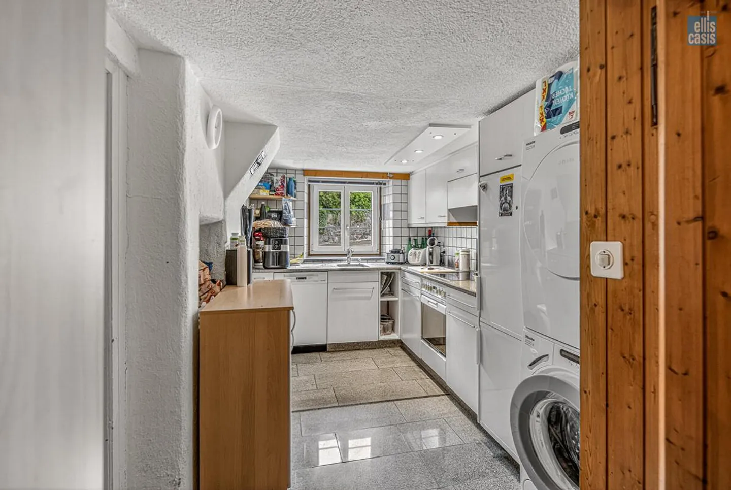 Well-maintained multi-family house with underground garage in the village center! - Photo 10 of 36