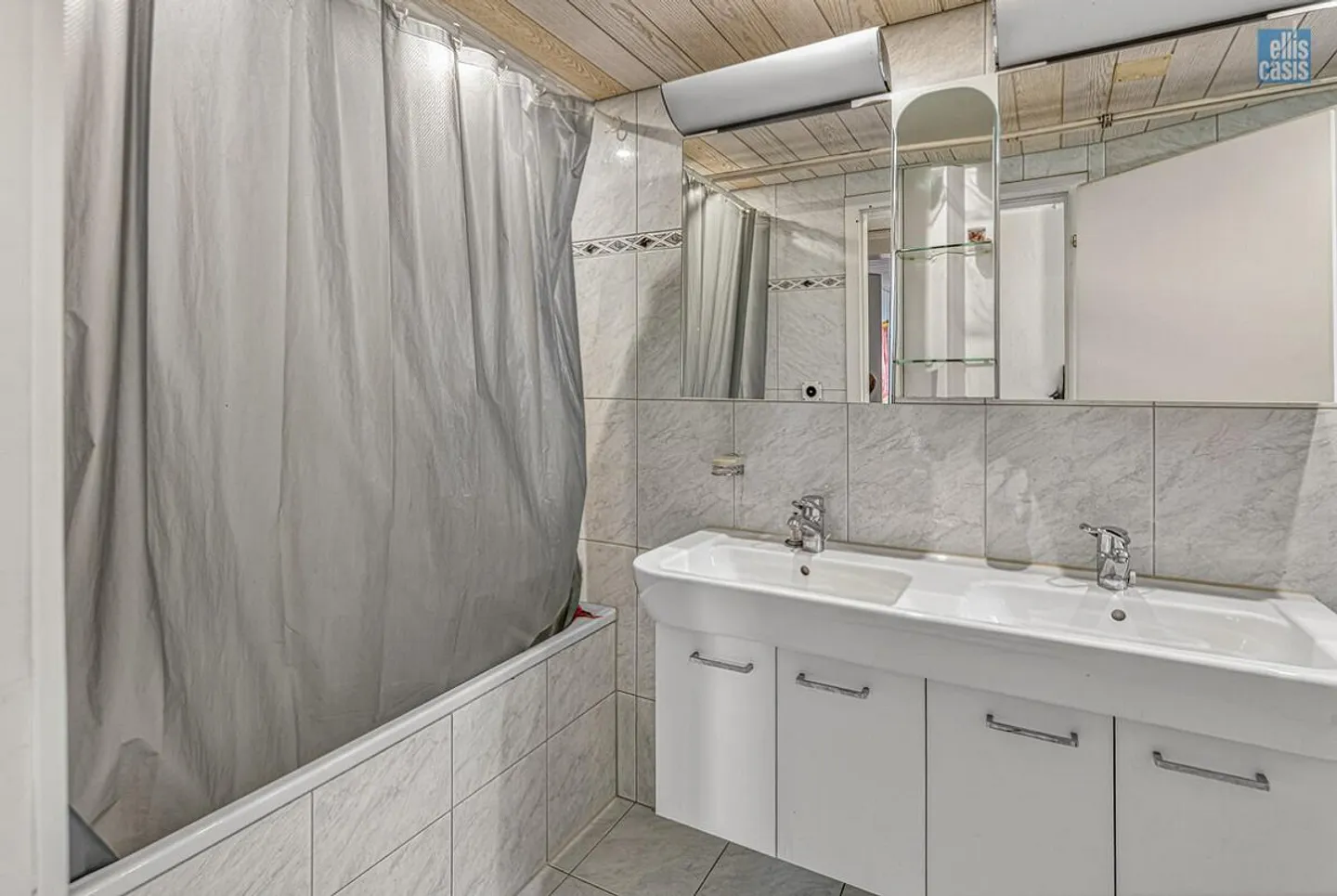 Well-maintained multi-family house with underground garage in the village center! - Photo 14 of 36