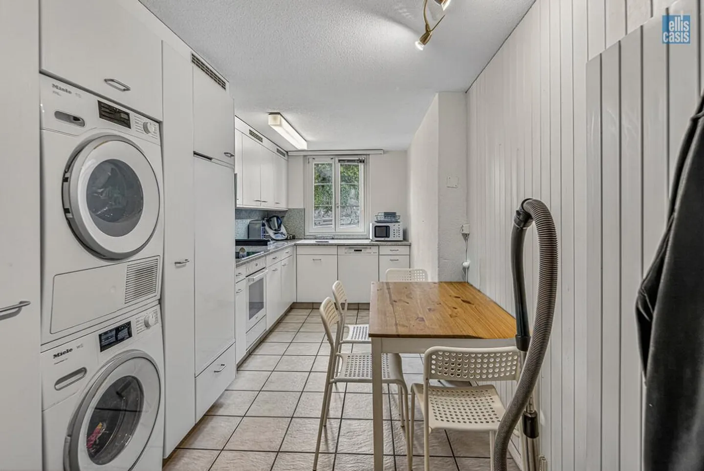 Well-maintained multi-family house with underground garage in the village center! - Photo 16 of 36