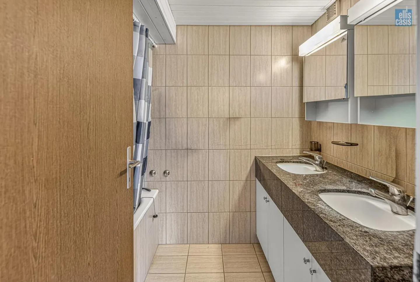 Well-maintained multi-family house with underground garage in the village center! - Photo 22 of 36